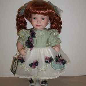 Geppeddo Doll SPRING TIME GIRLS Red Hair Braids Wrist Tag + Stand